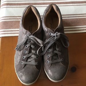 Comfortiva “Lyons” sneaker size 9W